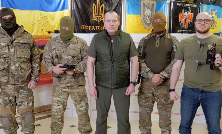 Бійці полку ССО «Рейнджер» отримали нову партію безпілотників від «Української команди» 