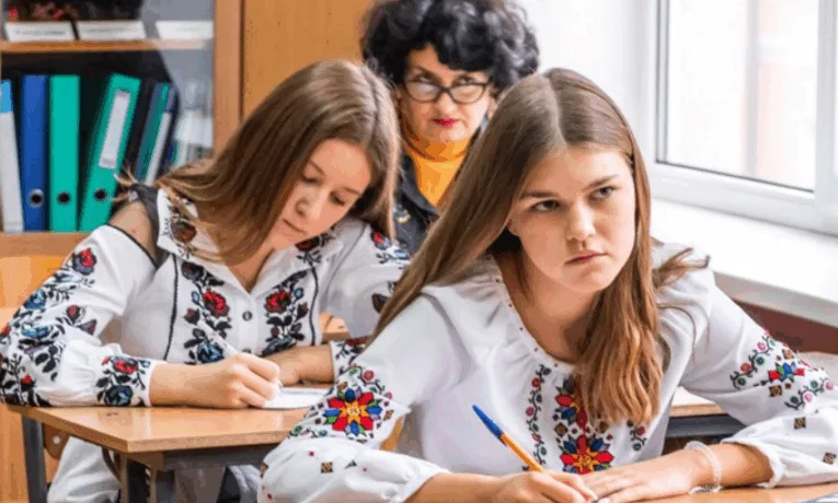 Для кращих випускників шкіл у Тернополі з’являться спеціальні відзнаки