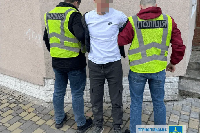 На Кременеччині затримали чоловіка за хабар 14000 доларів за відстрочку