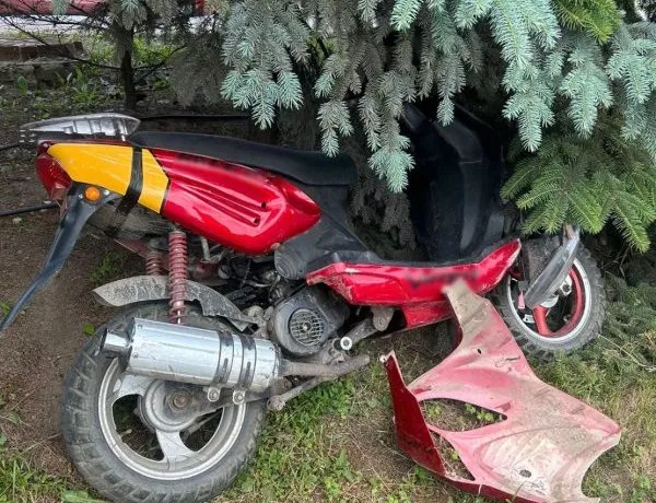 У Тернополі мотоцикліст влетів у автівку і втік