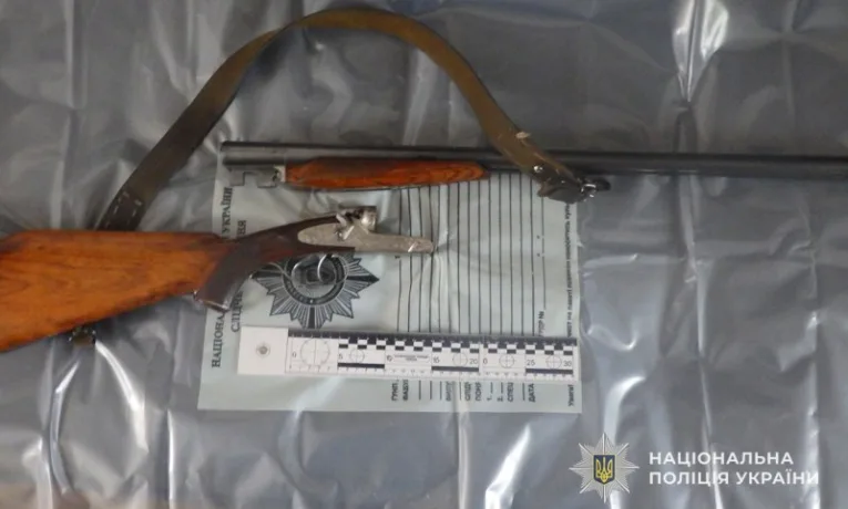 У Кременці чоловік застрелив безпритульного собаку