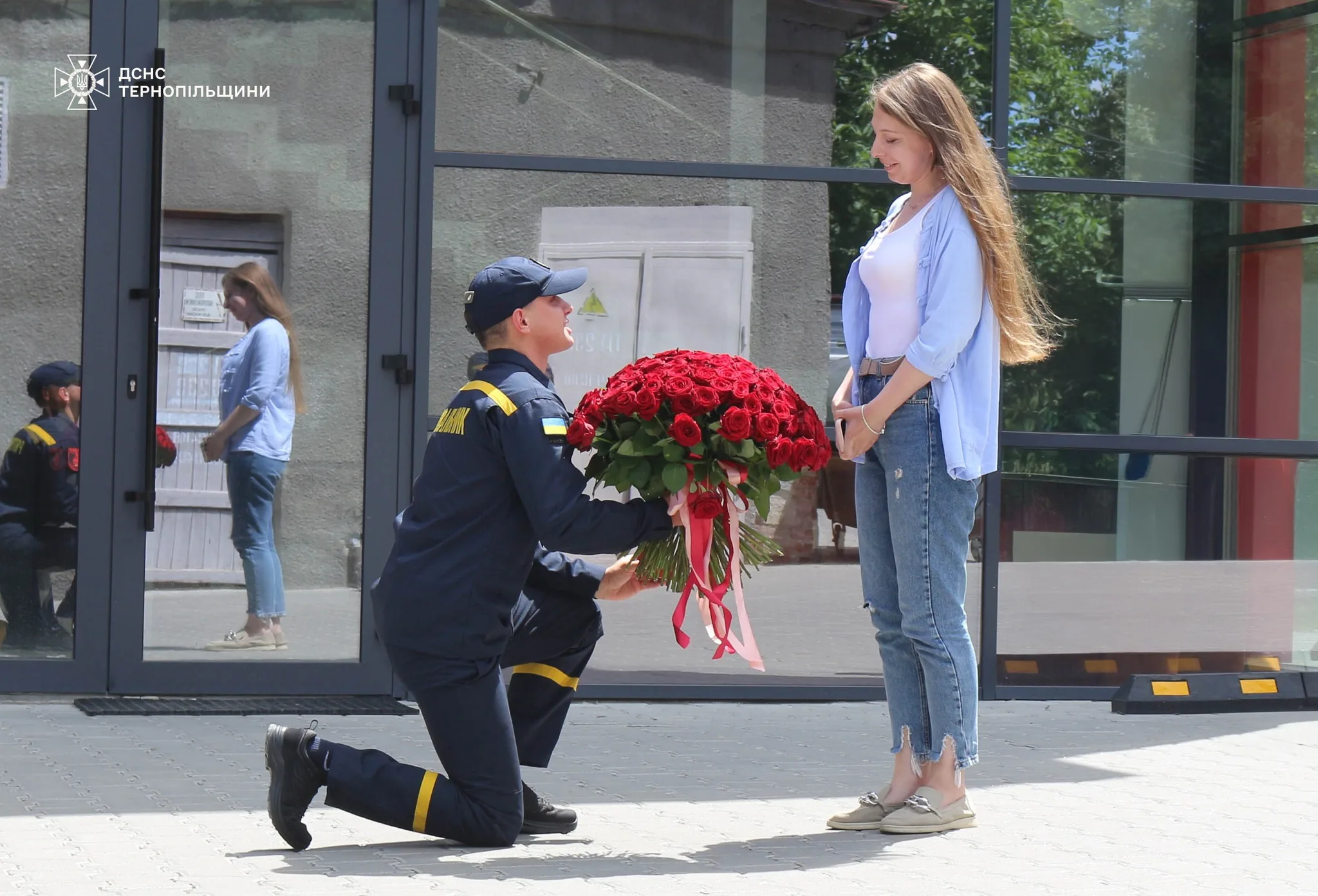 Піротехнік ДСНС з Тернополя освідчився коханій