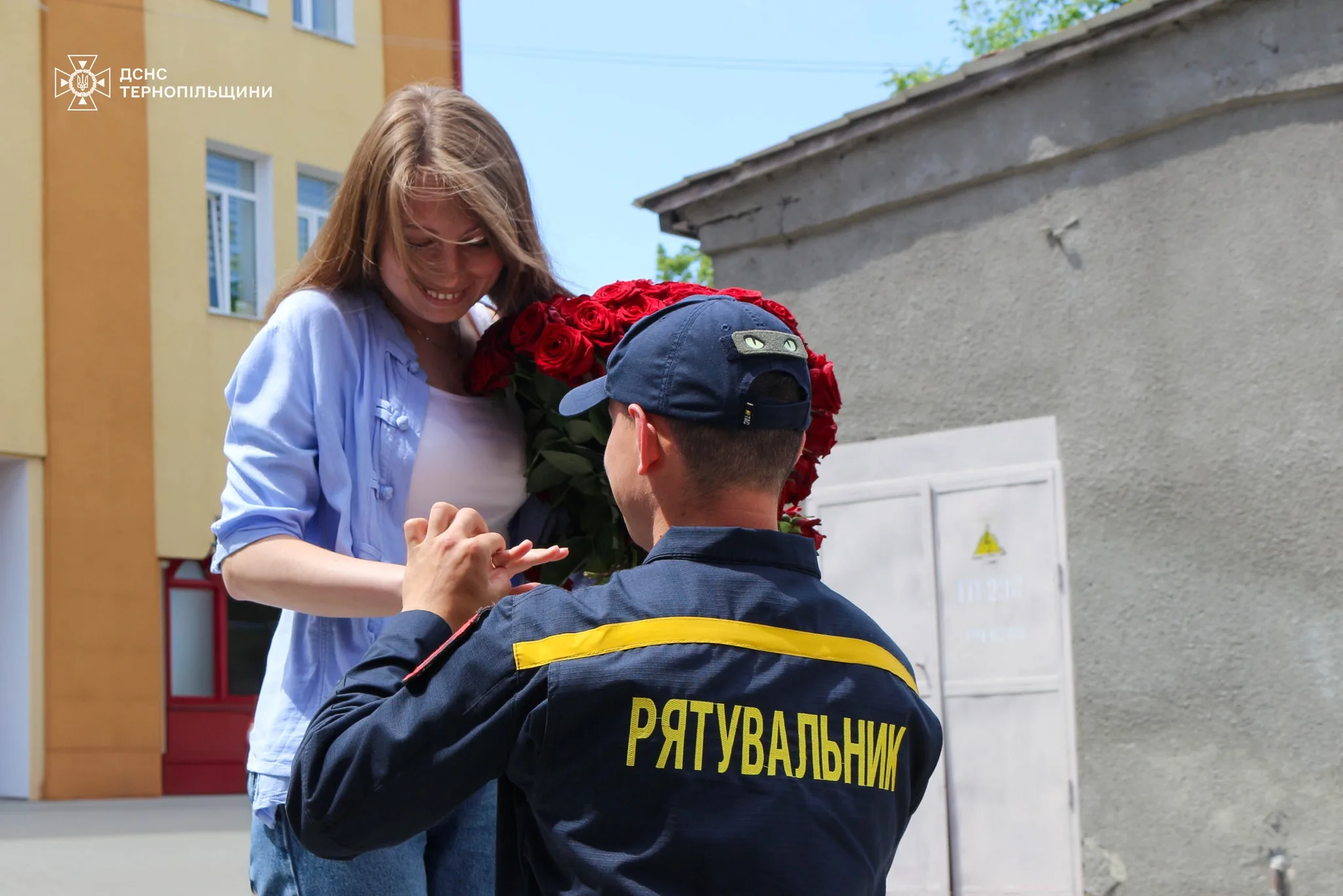 Піротехнік ДСНС з Тернополя освідчився коханій