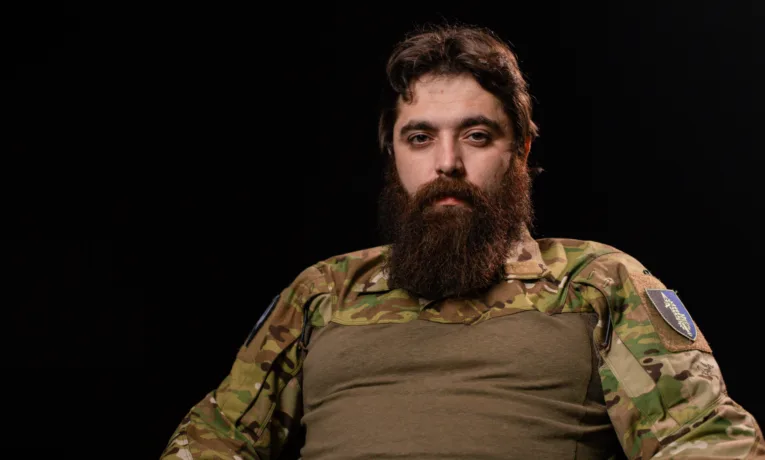 З автоматом і камерою: історія «Апостола» – бійця ССО, який відкрив обличчя
