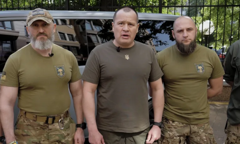«Українська команда» передала ще одну автівку на передову – бійцям групи «Гюрза»