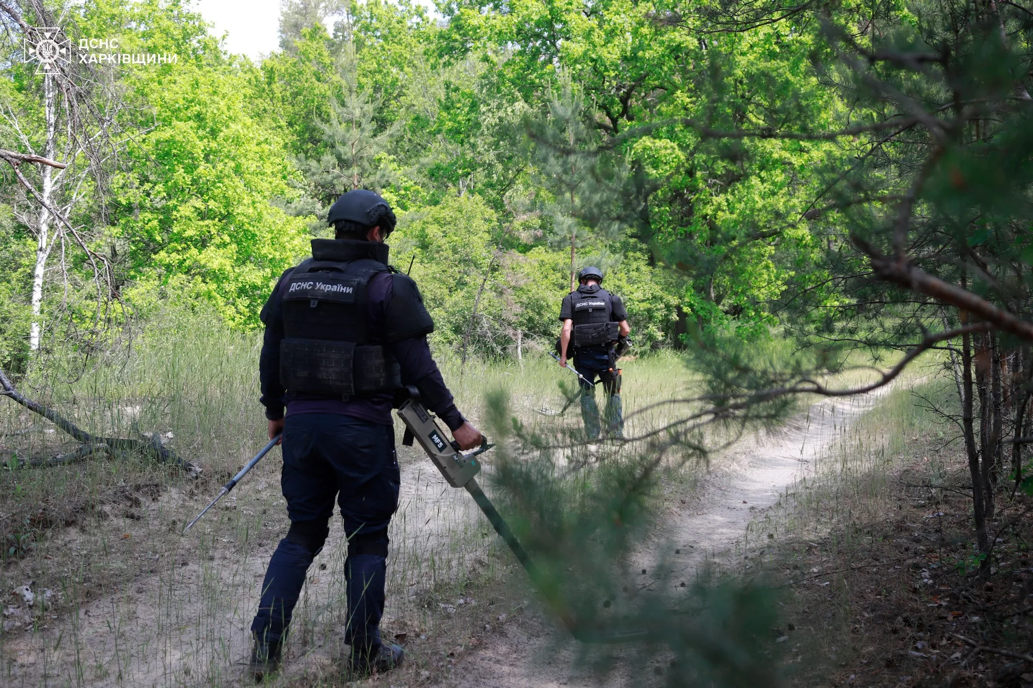 Тернопільські рятувальники розміновують Ізюмщину
