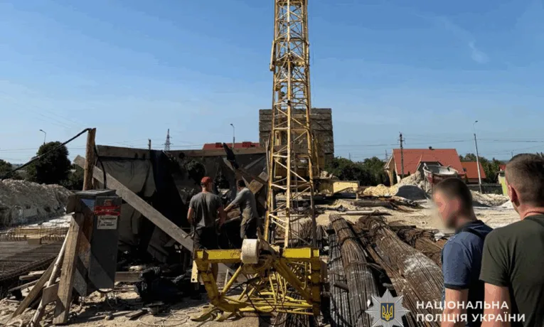У Кременці впала стріла баштового крана