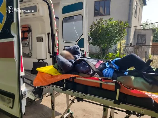 жінка впала в підвал