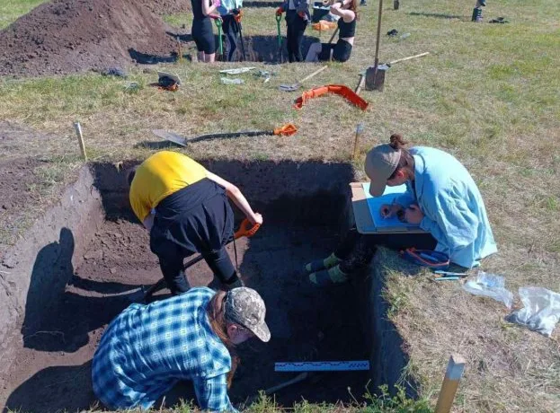 Студенти з Тернопільщини виявили середньовічні поховання