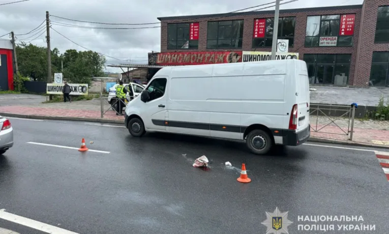 У Тернополі водій на мікроавтобусі збив 90-річного дідуся на переході