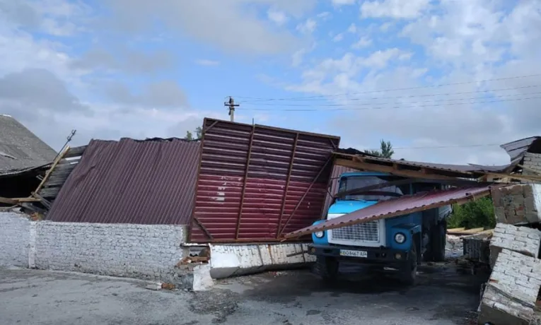 Негода на Тернопільщині пошкодила агропідприємство та врожай