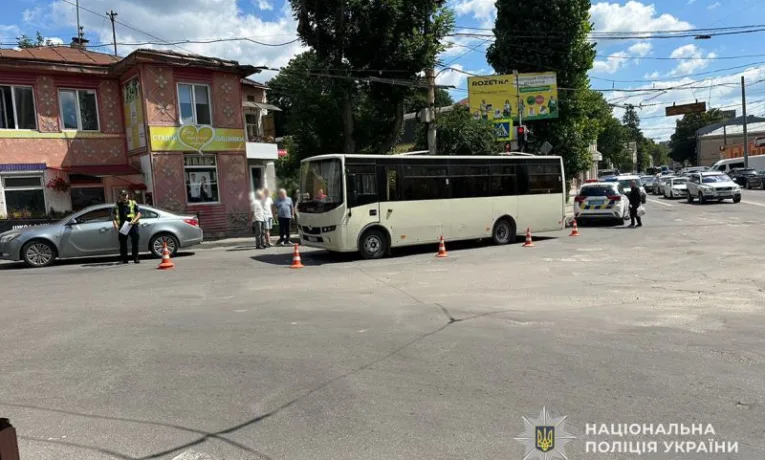 У Тернополі 72-річний водій маршрутки збив молоду жінку