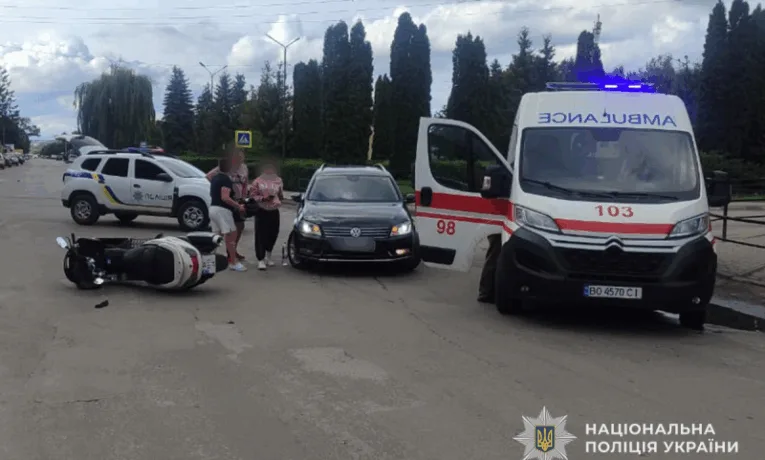 У Шумську аварія з потерпілими: Volkswagen зіткнувся зі скутером Yamaha