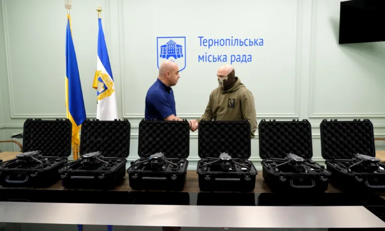 З Тернополя відправили шість DJI Mavic для бійців 24-ї бригади ім. кoрoля Данила