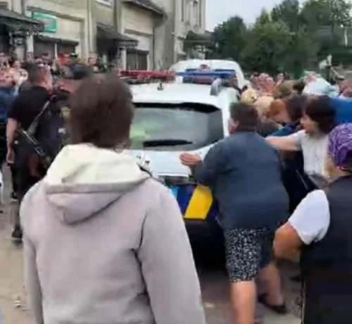 На Чортківщині виникла сутичка між місцевими жителями і поліцією через працівників ТЦК