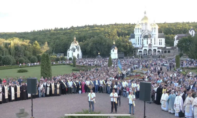 Молитва до Богородиці у Зарваниці на прощі