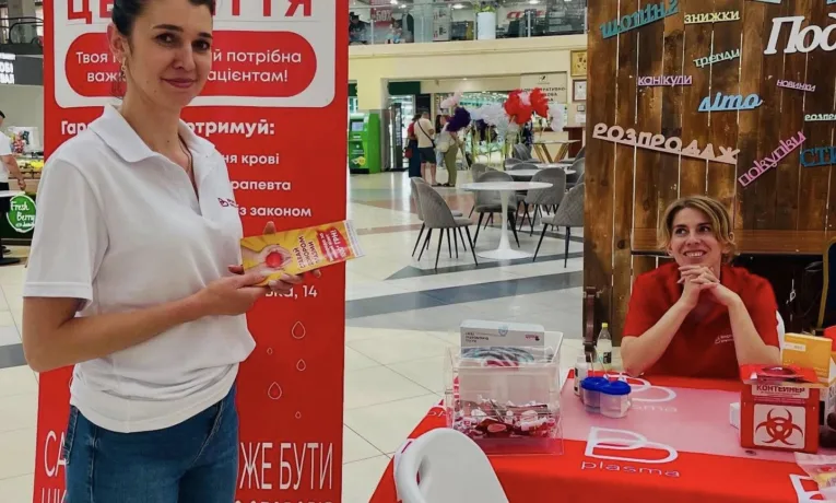 Тернополяни пройшли безкоштовне тестування на гепатит під час просвітницького заходу в ТРЦ «Подоляни»