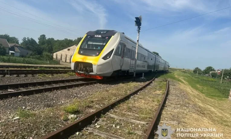 Потяг травмував жінку