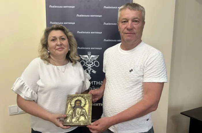 передали ікону