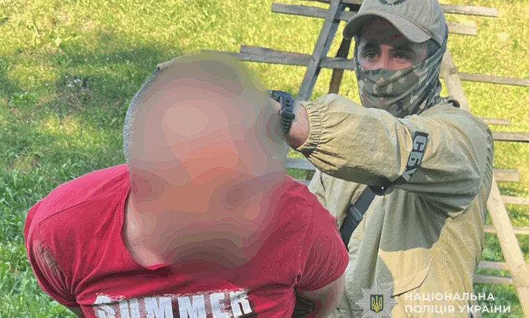 Допомагали ухилянтам тікати за кордон