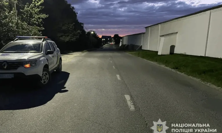 Аварія у Почаєві: неповнолітній хлопець на мотоциклі зіткнувся із жінкою на скутері