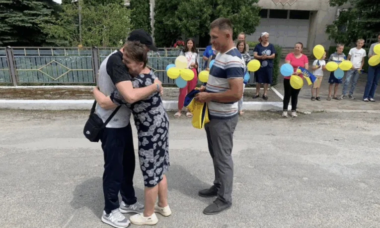 Борсуківська громада зустріла з полону захисника Олексія Кваса