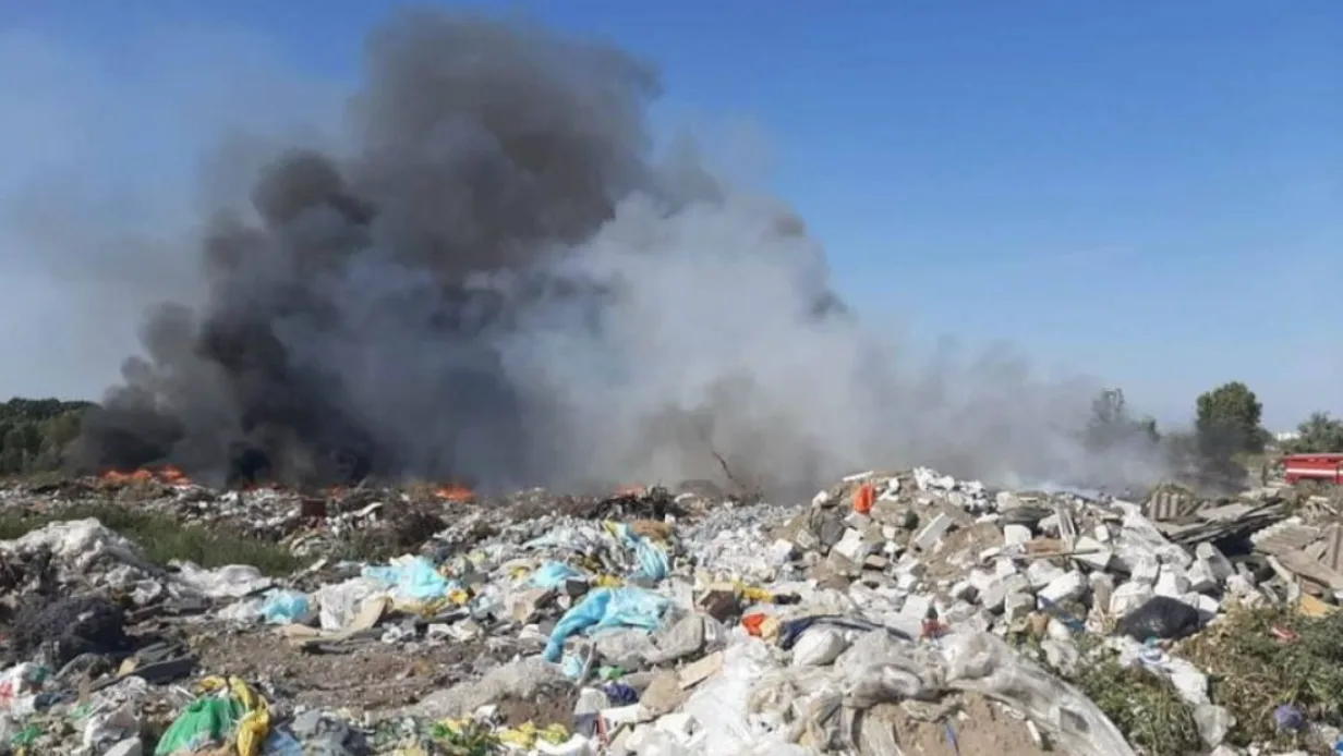 У Підволочиську тиждень горить сміттєзвалище