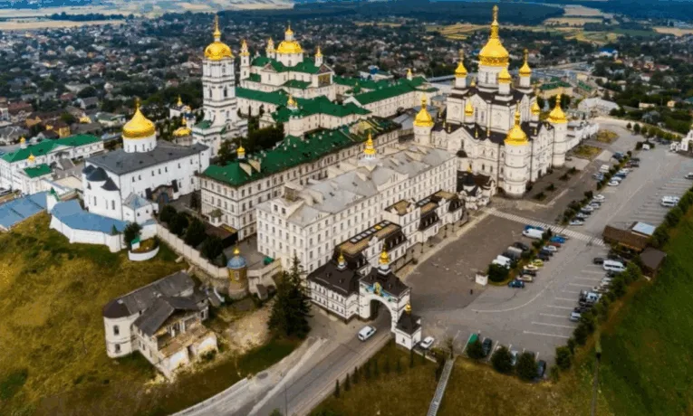 До Почаєва прямують паломники УПЦ МП — попри заборони і суспільну напругу