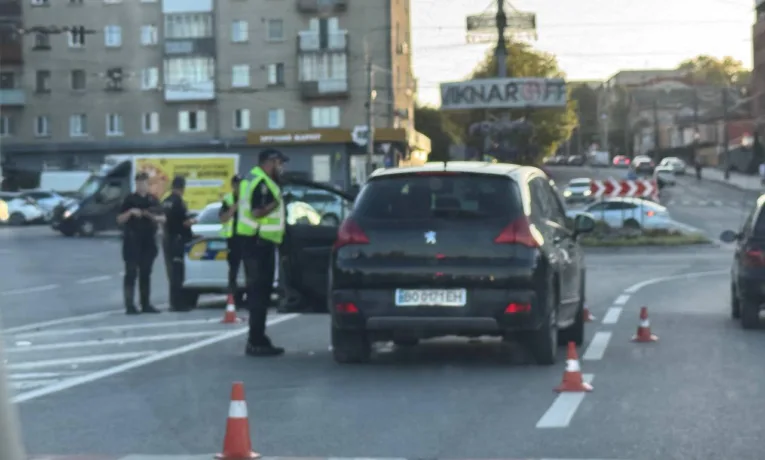 ДТП у Тернополі: біля ставу збили пішохода