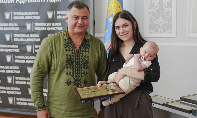 У Тернополі вручили сертифікати на житло ветеранам та родинам загиблих воїнів