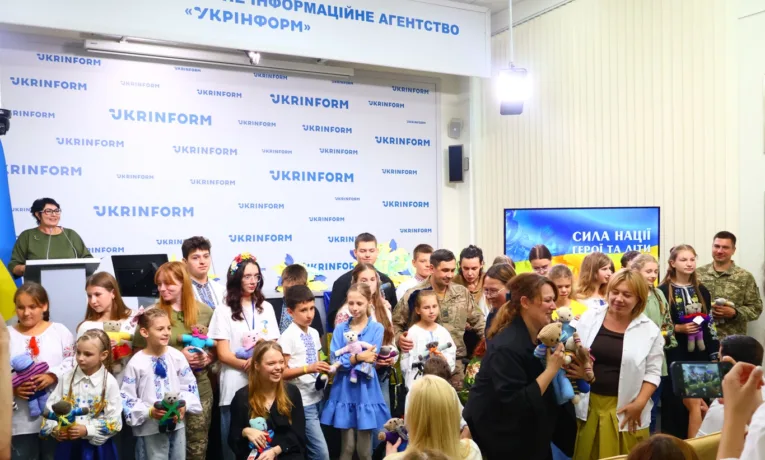 Сила, що єднає серця: як діти та герої створили історію, яка надихає Україну