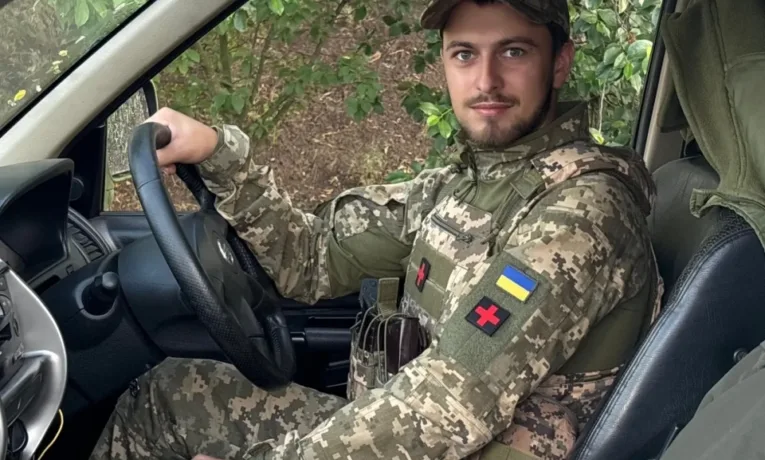 Герої серед нас: Захисник з Тернополя рятує поранених і вчиться грати на гітарі для коханої