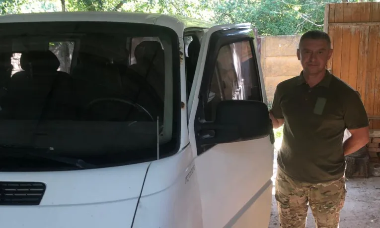 Автомобіль для мінометного підрозділу 105-ї бригади передали волонтери «Української команди»