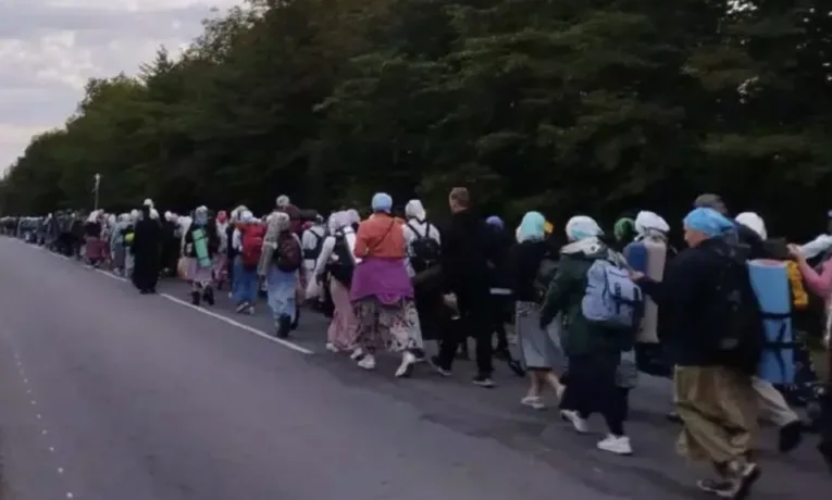 Понад тисячі вірян УПЦ МП, що йдуть хресною ходою, заборонили заходити у Збараж