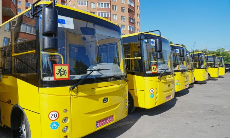 шкільні автобуси