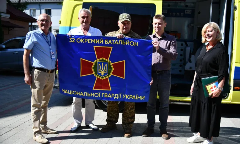 Тернопільська обласна клінічна лікарня передала чергову допомогу на фронт