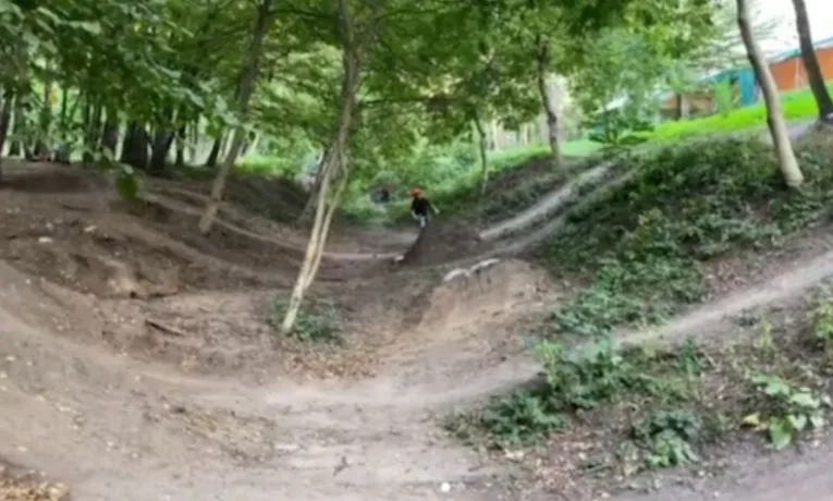 У Тернополі біля байк-парку «Співучка» проводять вирівнювання території