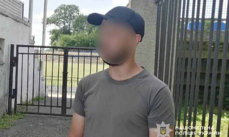 На Тернопільщині чоловік жорстоко побив рідну тітку: жінка в комі, нападника взяли під варту