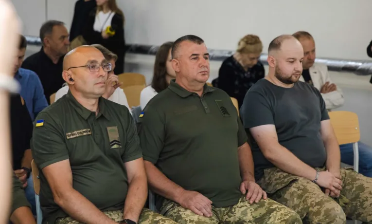 крила вільних
