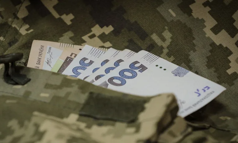 Військовий заплатив за безкоштовну операцію: у Тернополі лікаря підозрюють у хабарництві