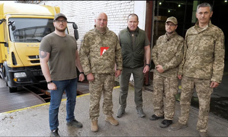 «Українська команда» передала вантажівку бійцям 67 бригади на Покровський напрямок
