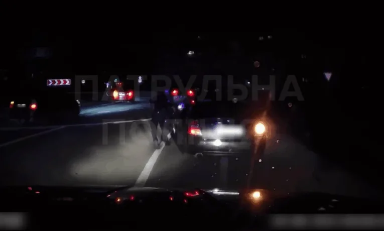 Погоня в комендантську годину: нетвереза водійка влаштувала перегони з поліцією
