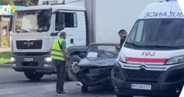 У Тернополі легковик влетів у швидку допомогу