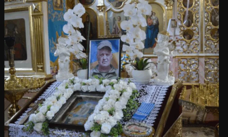 Громада на Тернопільщині попрощалася із полеглим 15 місяців тому Героєм