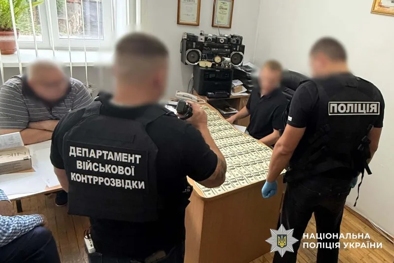 Тернополянин обіцяв незаконне переправлення через кордон за 10000 доларів