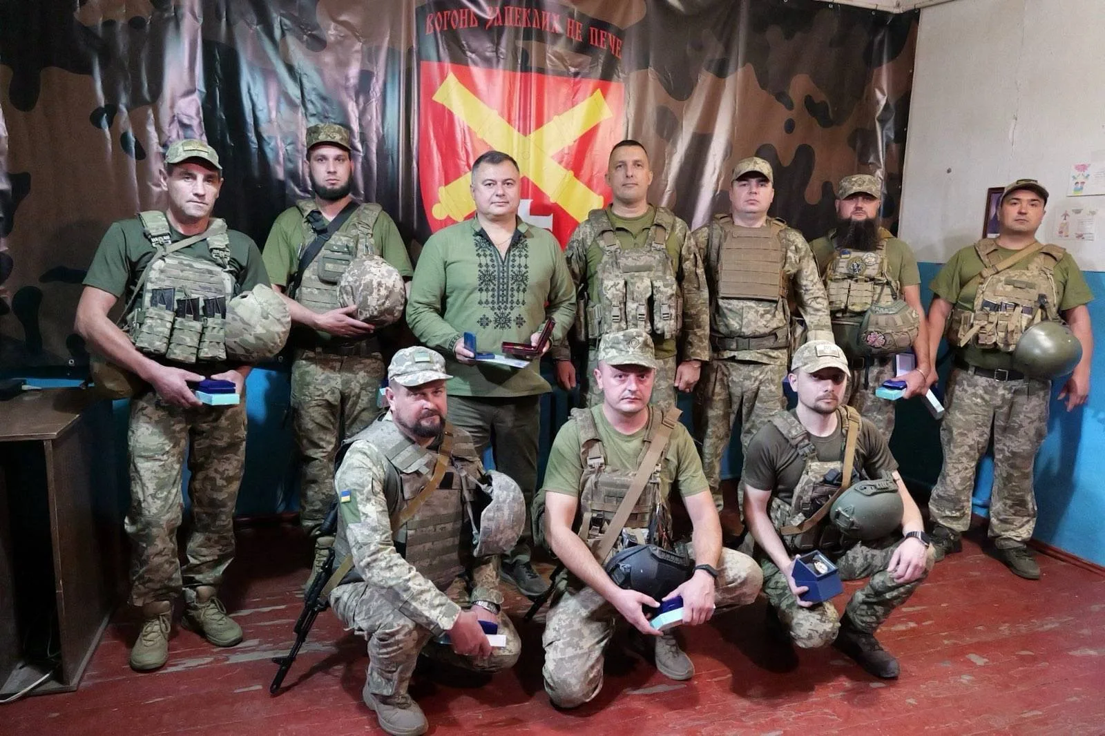 Заступник начальника ОВА Тарас Пастух вручив нагороди артилеристам з Тернопільщини
