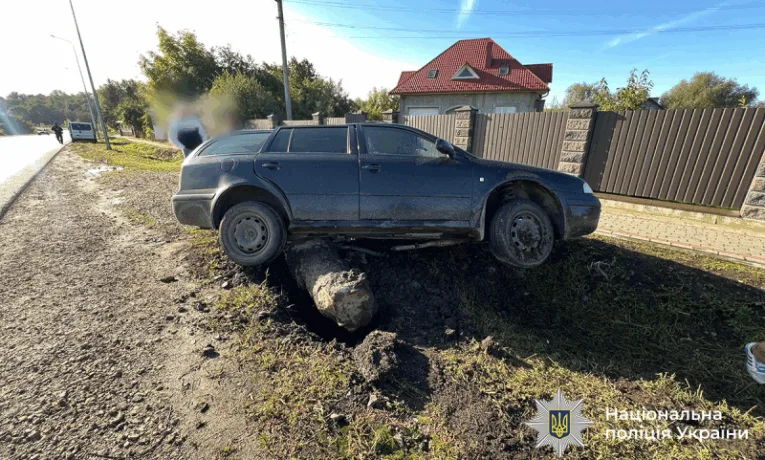 На Тернопільщині водій в’їхав в опору - травмувалися пасажири