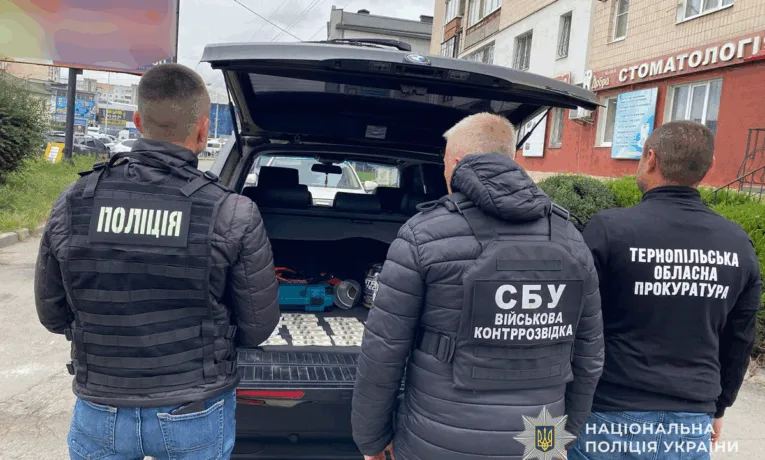 На Тернопільщині ексмедик пропонував військовому за $3500 "полегшити" службу в ЗСУ