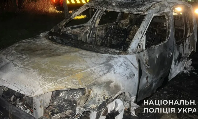 На Тернопільщині ревнивий чоловік спалив авто сусіда