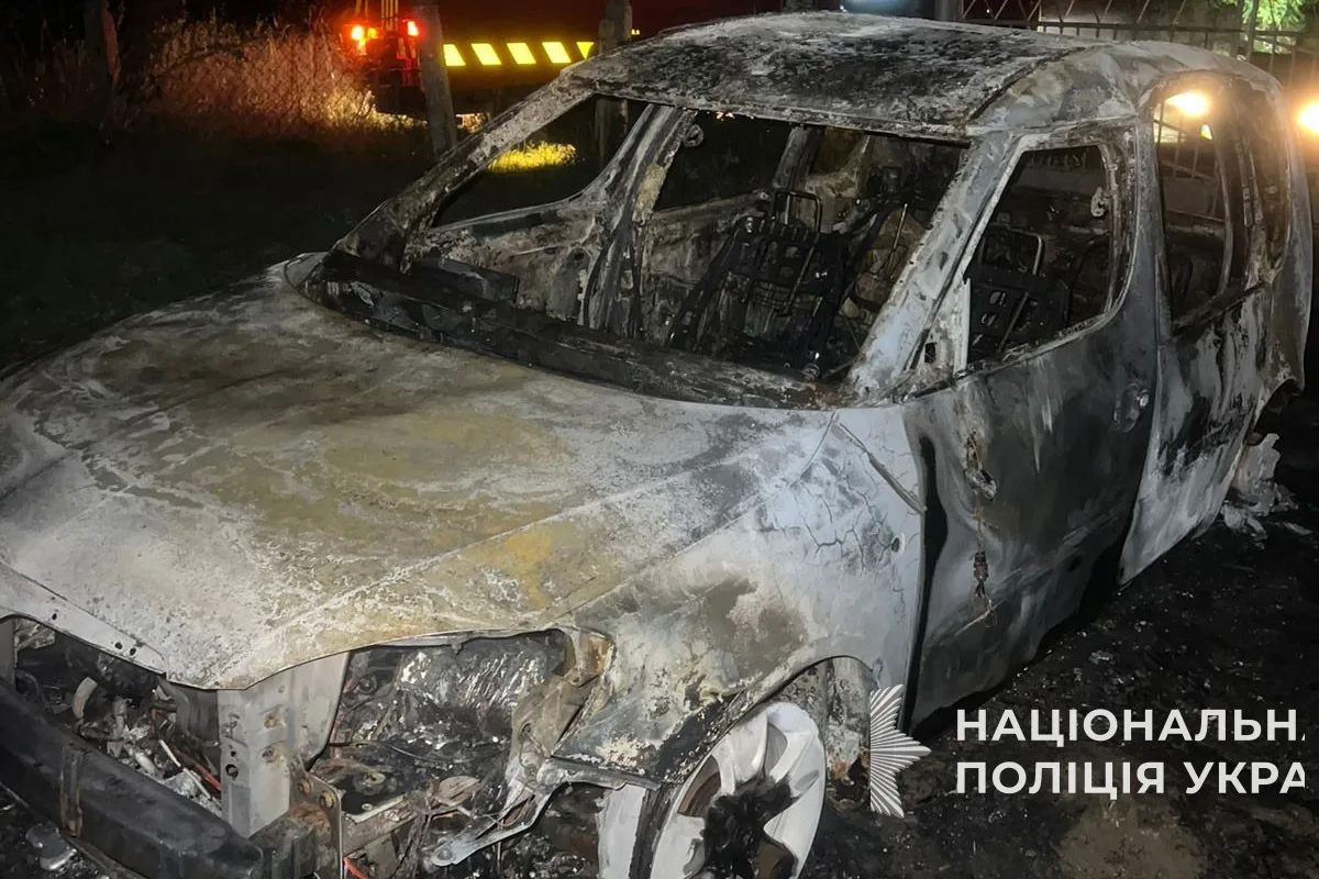 На Тернопільщині ревнивий чоловік спалив авто сусіда